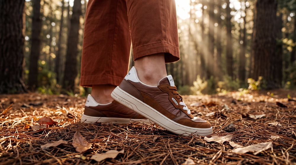 Plakton Amai Brown sneakers on pine needles in Tokai
